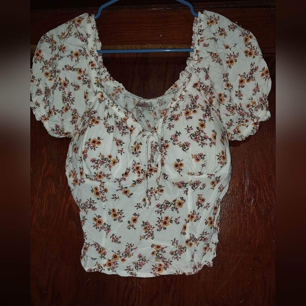 💚 3 For $15 Floral Peasant Crop Top